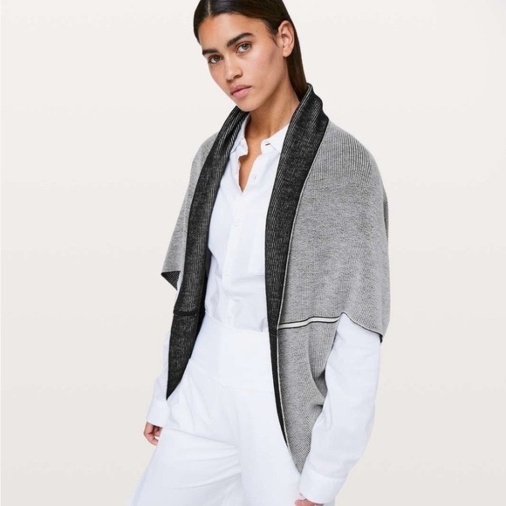 Lululemon Exaltation Wrap Black / Silver Ice One Size